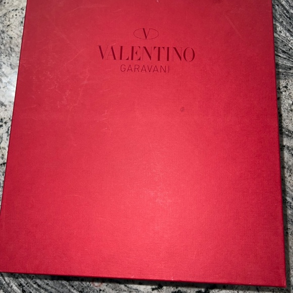 Valentino Sneakers - Authentic - Picture 2 of 5